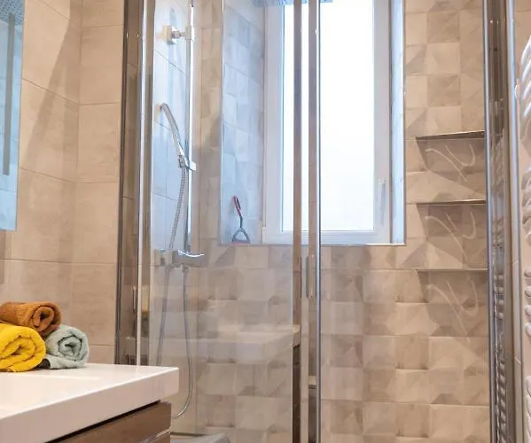 Le 11 A 5 Min De L'hypercentre D'epernay 6 Personnes Appartement