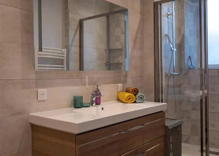 Appartement Le 11 A 5 Min De L'hypercentre D'epernay 6 Personnes